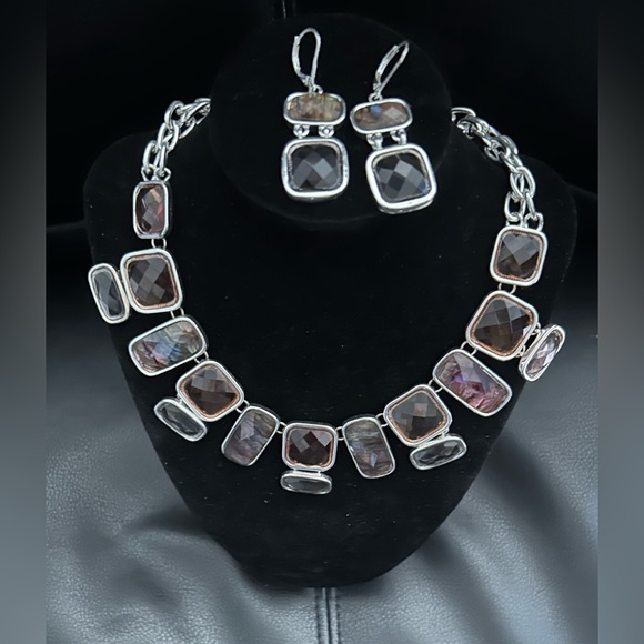 Dana Buchman 2 Piece Jewelry Set..Necklace with matching pierced Earrings - Picture 10 of 10